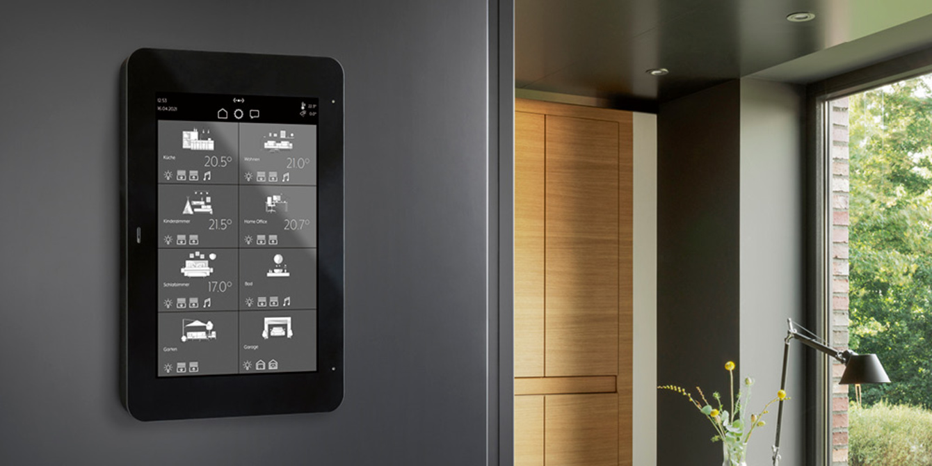 JUNG Smart Panel 8 bei Frank Elektrotechnik in Cham